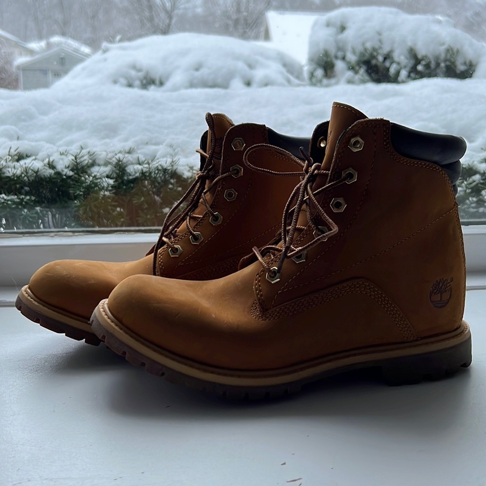 Timberland woman’s boots worn a handful of times